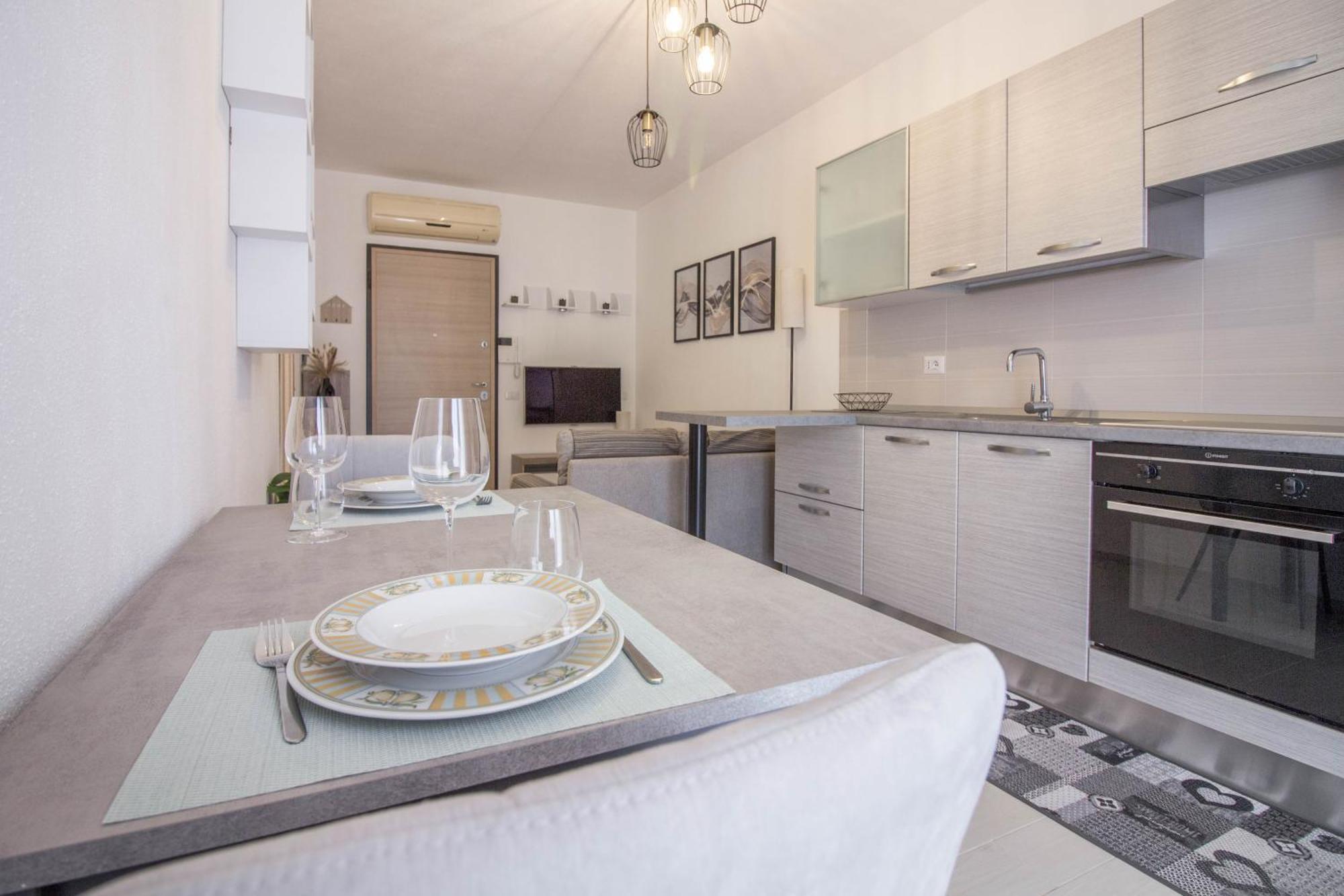 Cozy With Terrace Near The Airport!